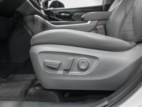 Used 2022 Toyota Highlander XLE image 14