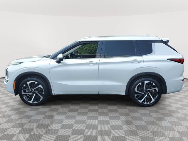 Used 2024 Mitsubishi Outlander SEL AWD/4WD image 3