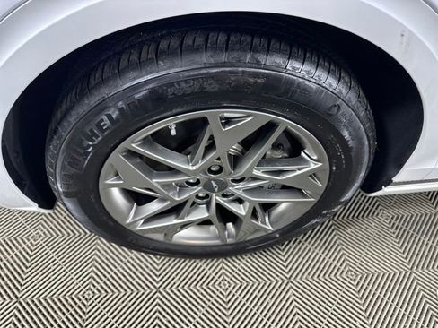 Used 2025 Genesis GV70 2.5T image 10