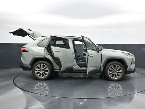 Used 2019 Toyota RAV4 XLE Premium w/ Cold Weather Package AWD/4WD image 45