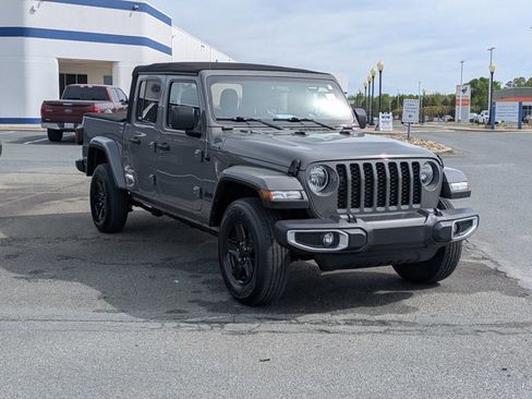 Used 2021 Jeep Gladiator Sport AWD/4WD image 1