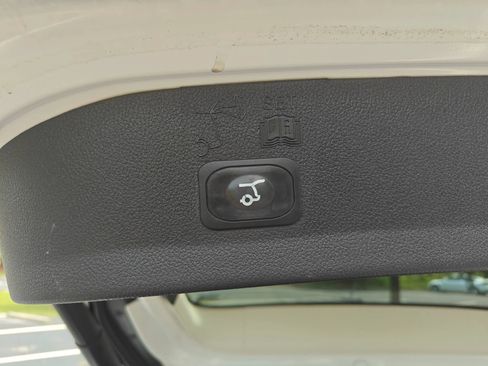 Used 2016 Ford Escape Titanium AWD/4WD image 18