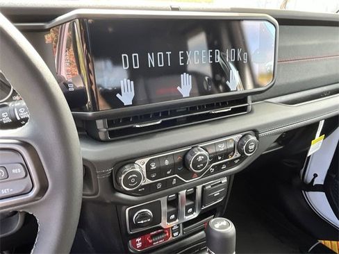 New 2025 Jeep Wrangler Rubicon image 34