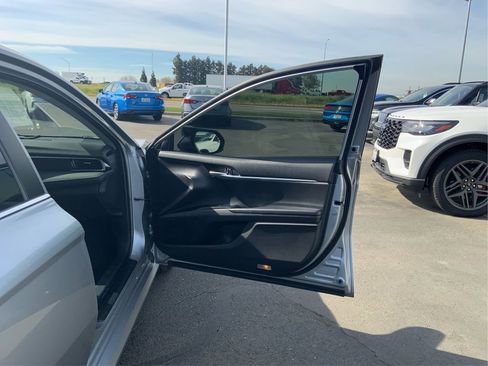 Used 2019 Toyota Camry LE image 22