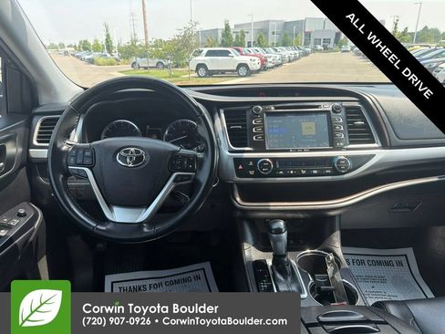 Used 2019 Toyota Highlander XLE w/ Carpet Mat Package (TMS) AWD/4WD image 25