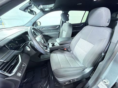 Used 2025 GMC Acadia Elevation image 13