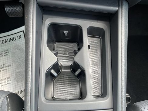 Certified 2025 Volkswagen Tiguan SE w/ Panoramic Sunroof Package AWD/4WD image 17