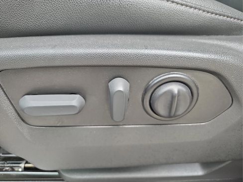 Used 2022 GMC Sierra 3500 SLT w/ SLT Convenience Package image 15