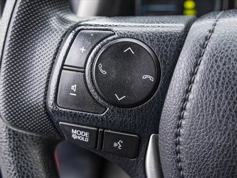 Used 2018 Toyota RAV4 LE image 14