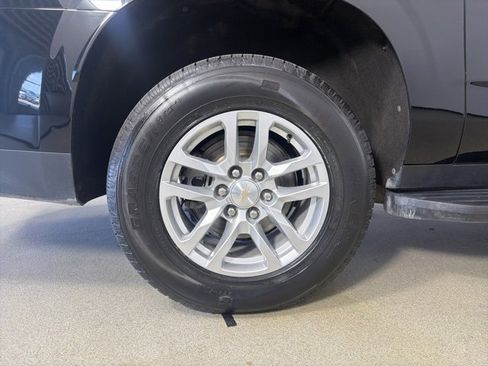 Used 2023 Chevrolet Suburban LT image 10