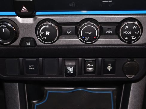 Used 2019 Toyota Tacoma TRD Off-Road AWD/4WD image 30