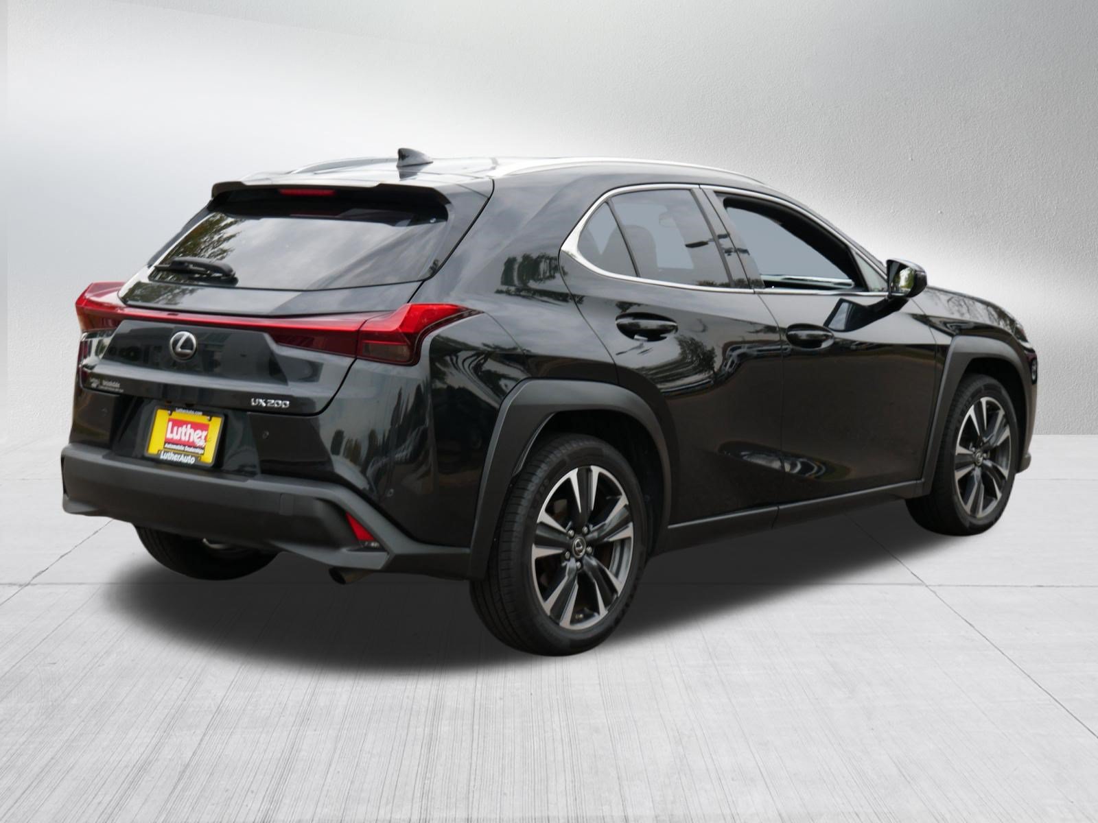 Used 2022 Lexus UX 200 w/ Accessory Package (Z2) FWD image 7