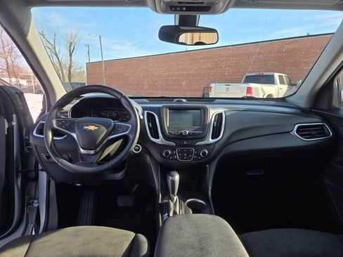 Used 2018 Chevrolet Equinox LT FWD image 12