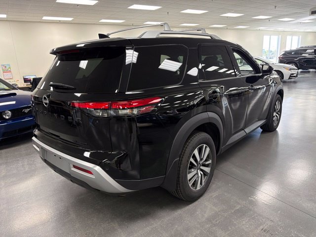 Used 2024 Nissan Pathfinder SL w/ Black Appearance Package AWD/4WD image 7