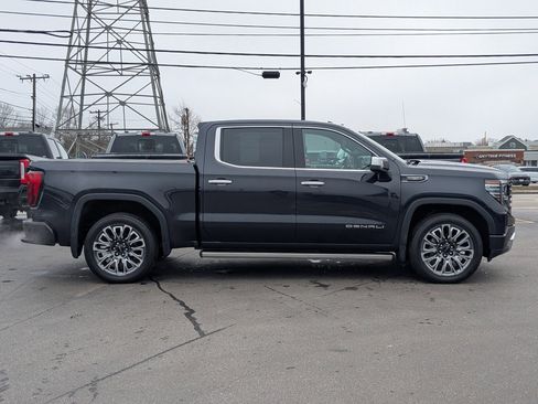 Used 2024 GMC Sierra 1500 Denali Ultimate image 3
