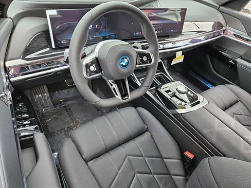 Used 2026 BMW 750e xDrive AWD/4WD image 3