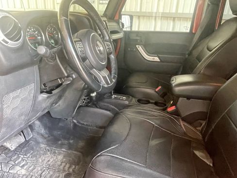 Used 2014 Jeep Wrangler Unlimited Sahara w/ Connectivity Group image 17