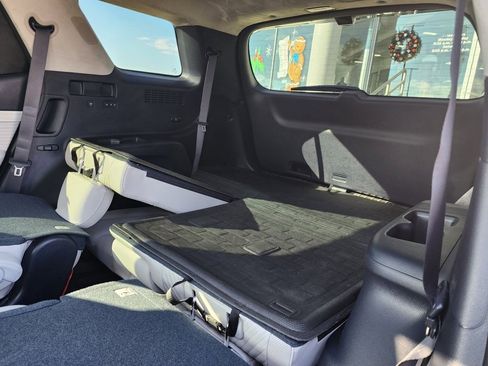 Used 2024 Hyundai Palisade Calligraphy image 17