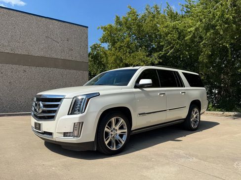 Used 2015 Cadillac Escalade ESV Premium image 2