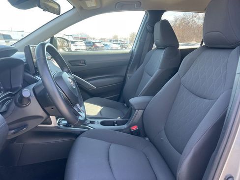 Used 2024 Toyota Corolla Cross LE image 2