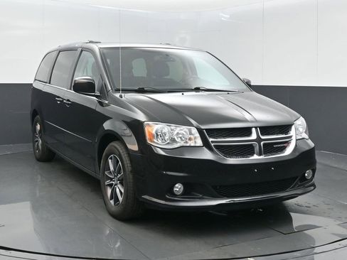 Certified 2017 Dodge Grand Caravan SXT image 2