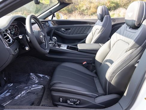 Used 2024 Bentley Continental GT image 29
