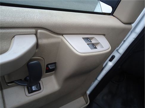 Used 2017 Chevrolet Express 2500 image 11