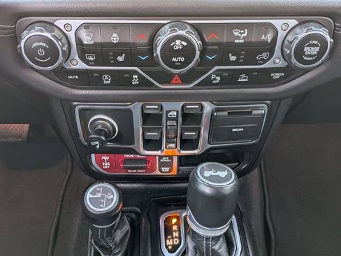 Used 2024 Jeep Wrangler Unlimited Rubicon AWD/4WD image 17