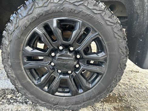 Used 2023 GMC Sierra 2500 Denali w/ Denali Black Diamond Edition image 16