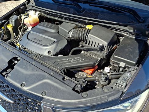 Used 2023 Chrysler Pacifica Touring-L FWD image 30