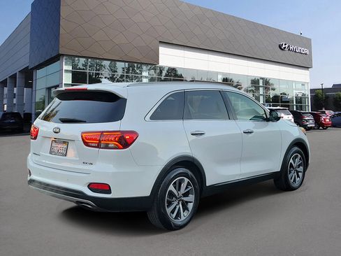Used 2019 Kia Sorento EX image 2