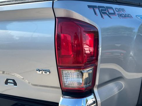 Used 2017 Toyota Tacoma TRD Off-Road w/ Tow Package image 27