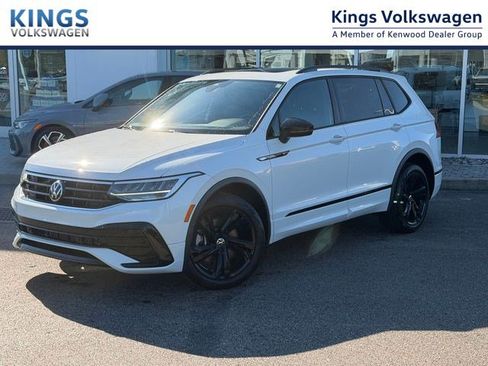 Certified 2024 Volkswagen Tiguan SE R-Line FWD image 1
