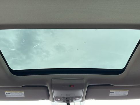 Used 2023 Volkswagen Atlas SE image 16