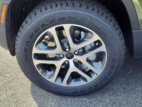 Used 2026 Land Rover Defender 110 S image 9