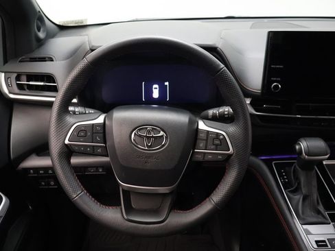 Used 2025 Toyota Sienna XSE w/ XSE Plus Package FWD image 22