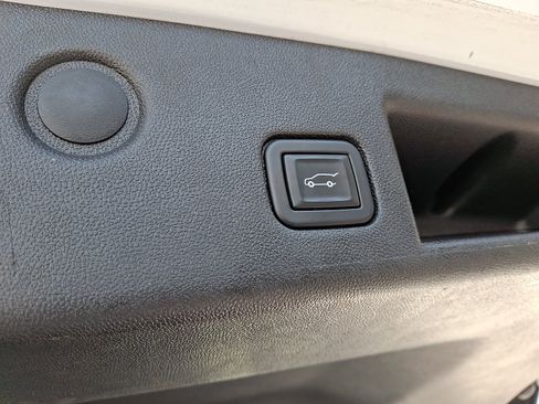 Used 2020 Chevrolet Equinox LT FWD image 30