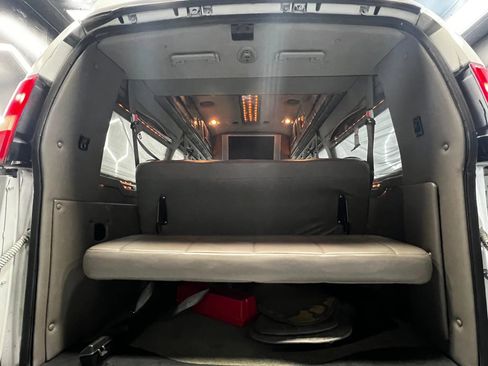 Used 2006 Chevrolet Express 1500 w/ Preferred Equipment Group image 39