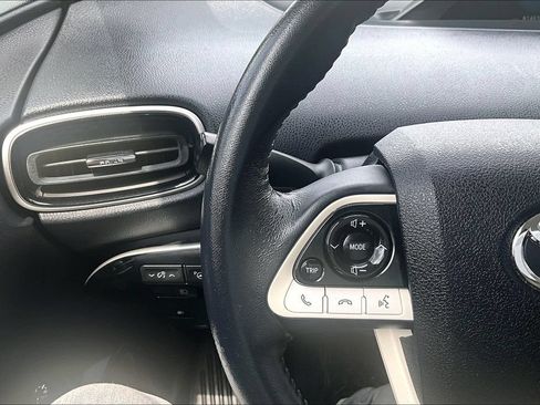 Used 2017 Toyota Prius Four FWD image 26