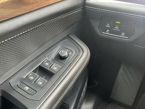 Used 2026 Volkswagen Atlas SE w/ Panoramic Sunroof Package FWD image 14