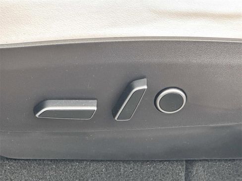 Used 2021 Tesla Model Y Performance image 15