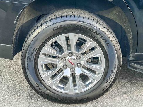 Used 2025 GMC Yukon Denali AWD/4WD image 13
