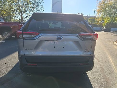Certified 2020 Toyota RAV4 XLE w/ Convenience Package image 7