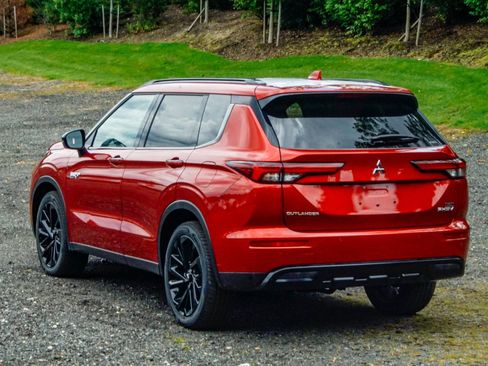 New 2025 Mitsubishi Outlander image 6
