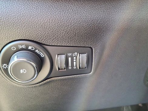 Used 2025 Jeep Compass Limited AWD/4WD image 14