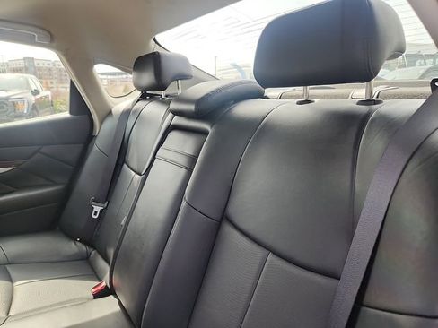 Used 2015 INFINITI Q70 3.7 image 25