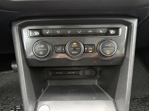 Used 2021 Volkswagen Tiguan SE w/ Panoramic Sunroof Package image 23