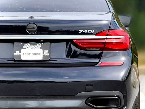 Used 2019 BMW 740i w/ Executive Package RWD image 16