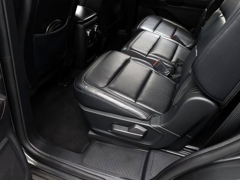 Used 2020 Ford Explorer XLT w/ Equipment Group 202A image 28