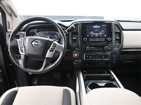 Used 2024 Nissan Titan SV w/ SV Convenience Package image 11